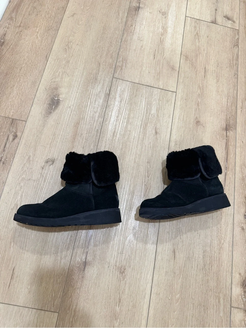 UGG Amie boots in classic black suede size 8